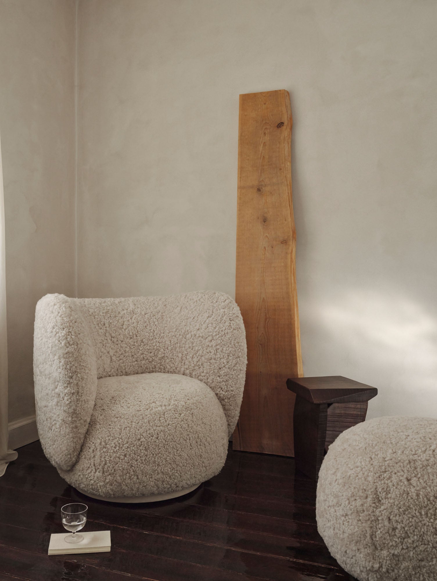 Rico Lounge Chair by Ferm Living - Sheepskin Moonlight