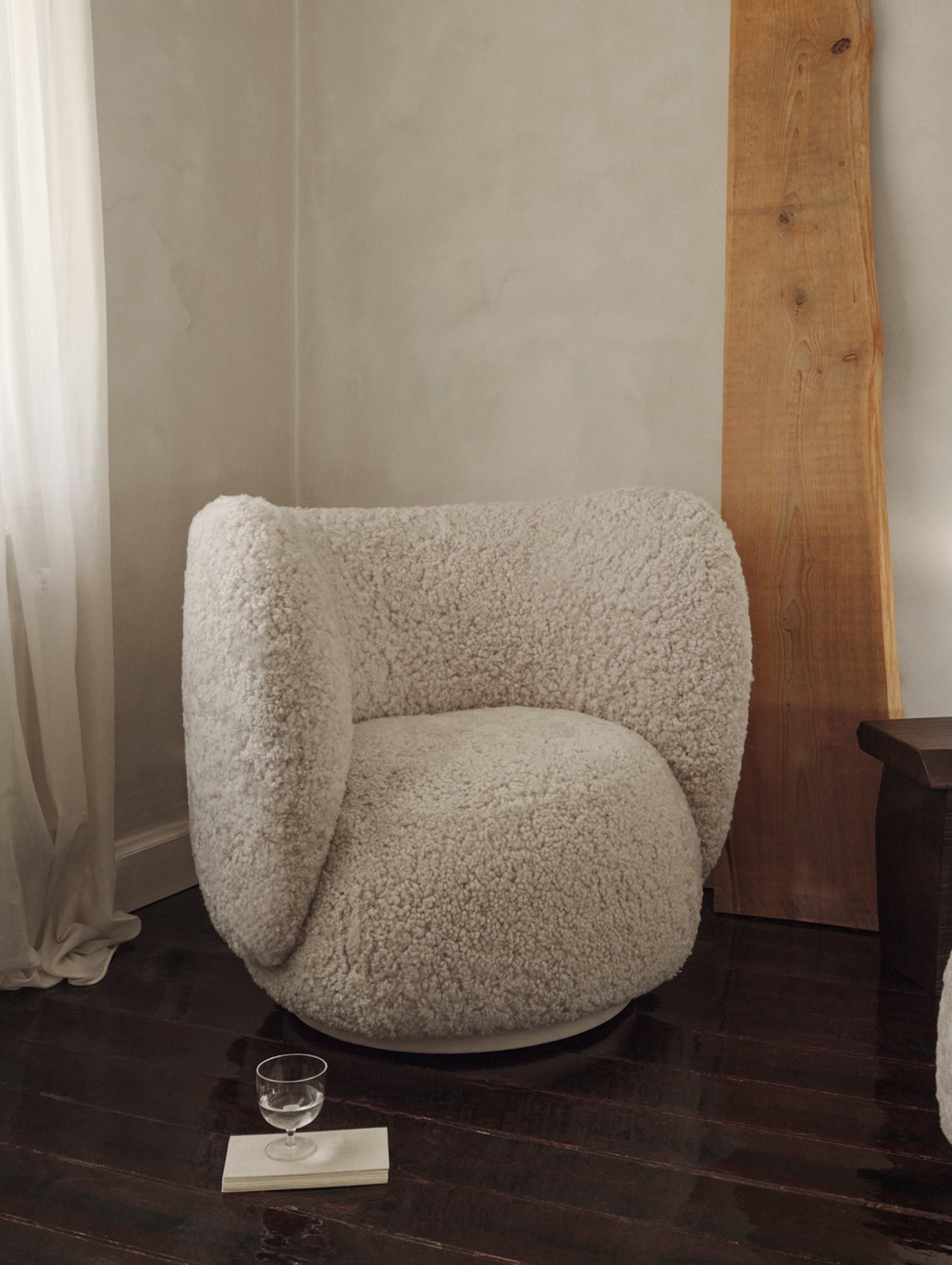 Rico Lounge Chair by Ferm Living - Sheepskin Moonlight