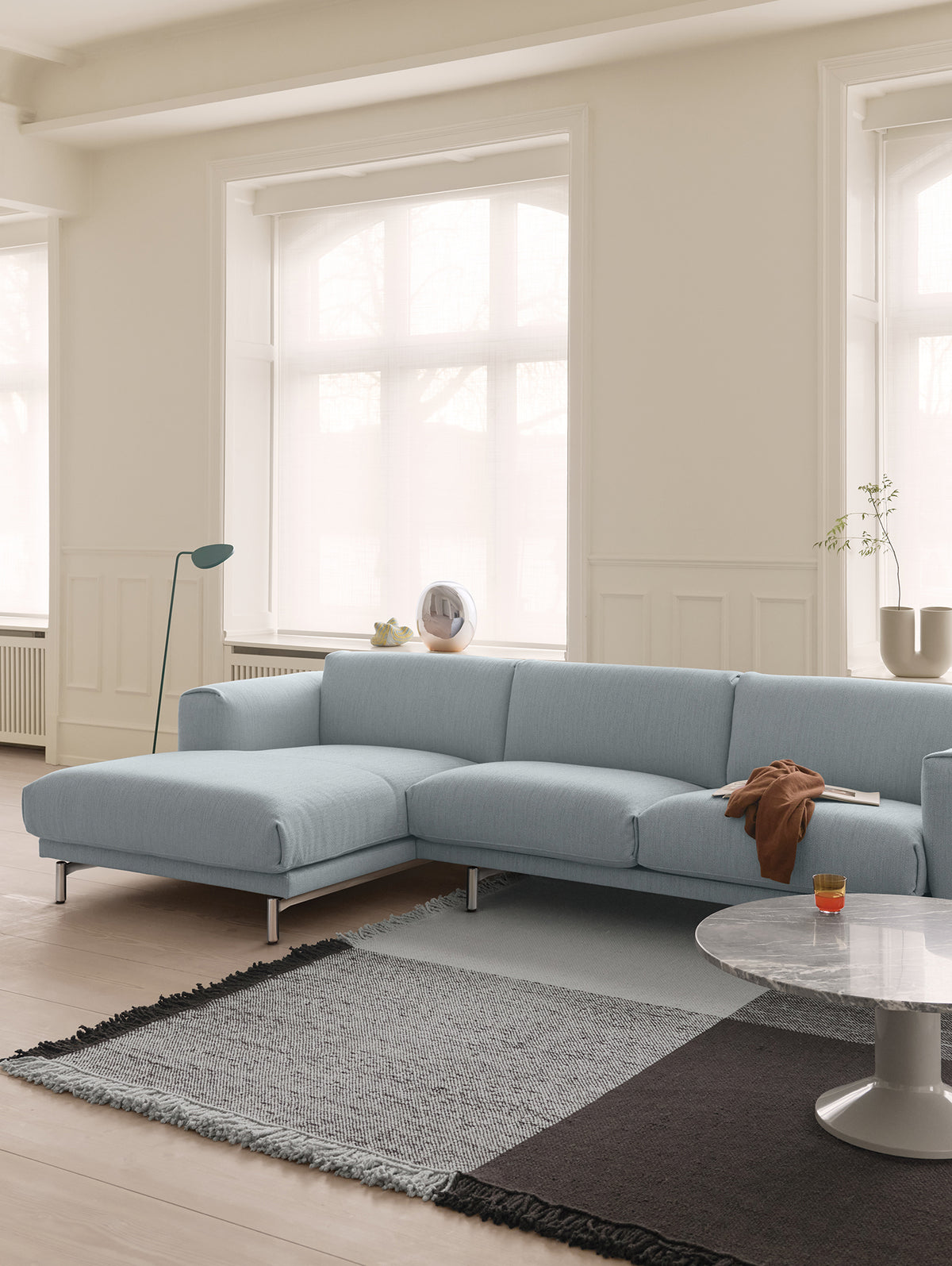 Verso Rug by Muuto - Cool Grey / Dark Brown