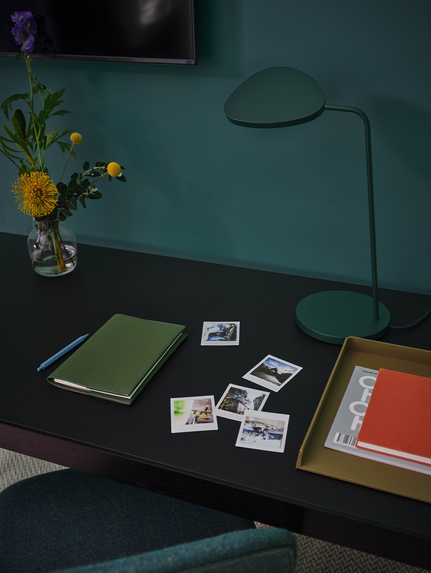 Arrange Desktop Series - Configuration 2 by Muuto