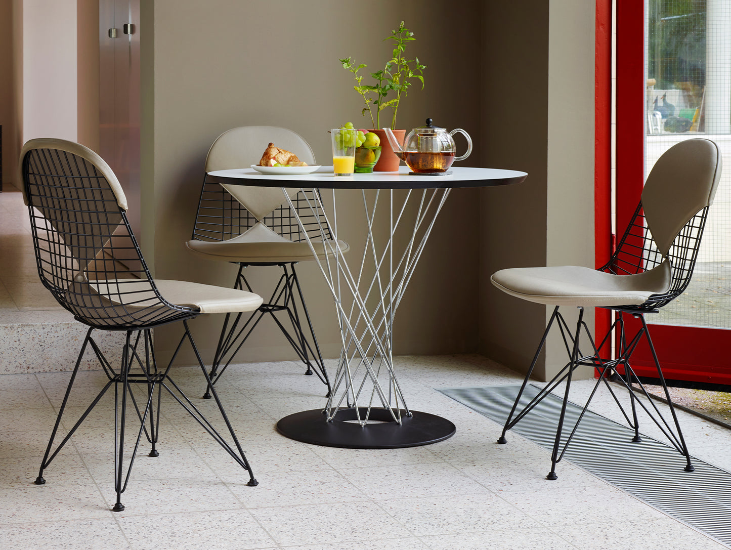 Noguchi Dining Table by Vitra - Diameter: 90 cm
