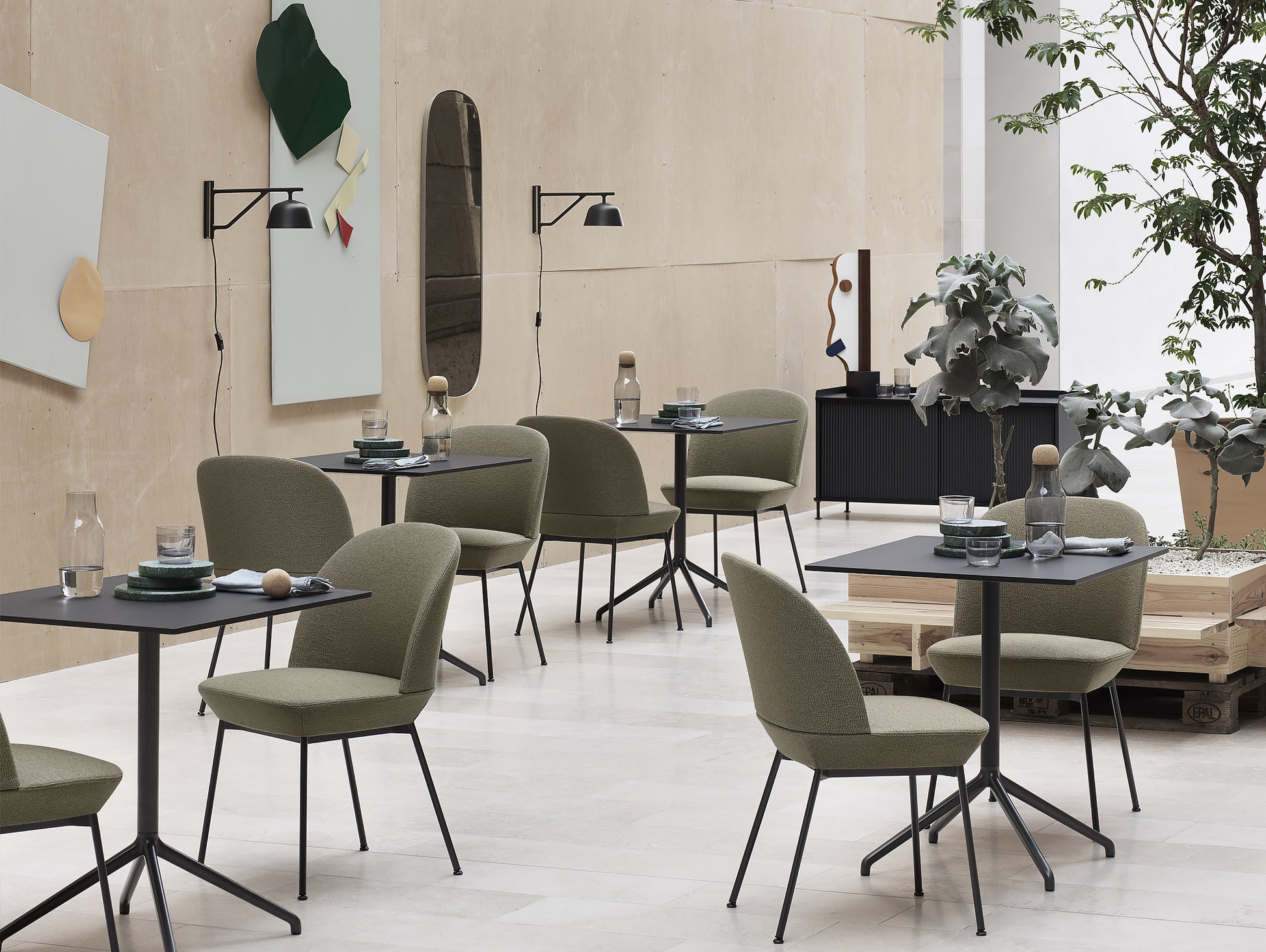 Black Ambit Wall Lamp by Muuto