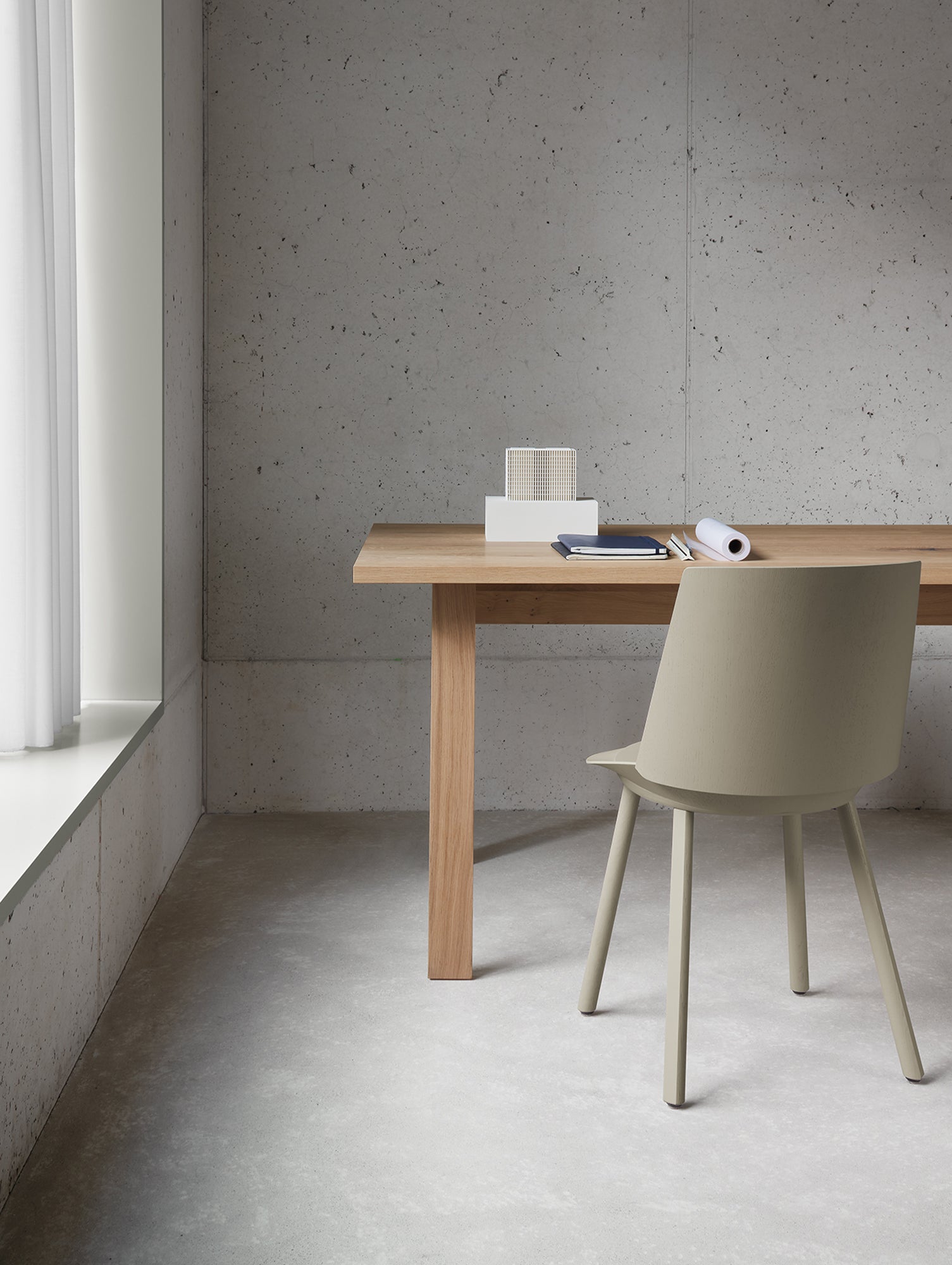 CH04 Houdini Chair by e15 - Silk Grey