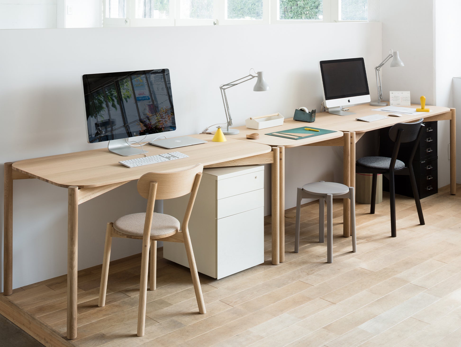 Castor Table by Karimoku New Standard