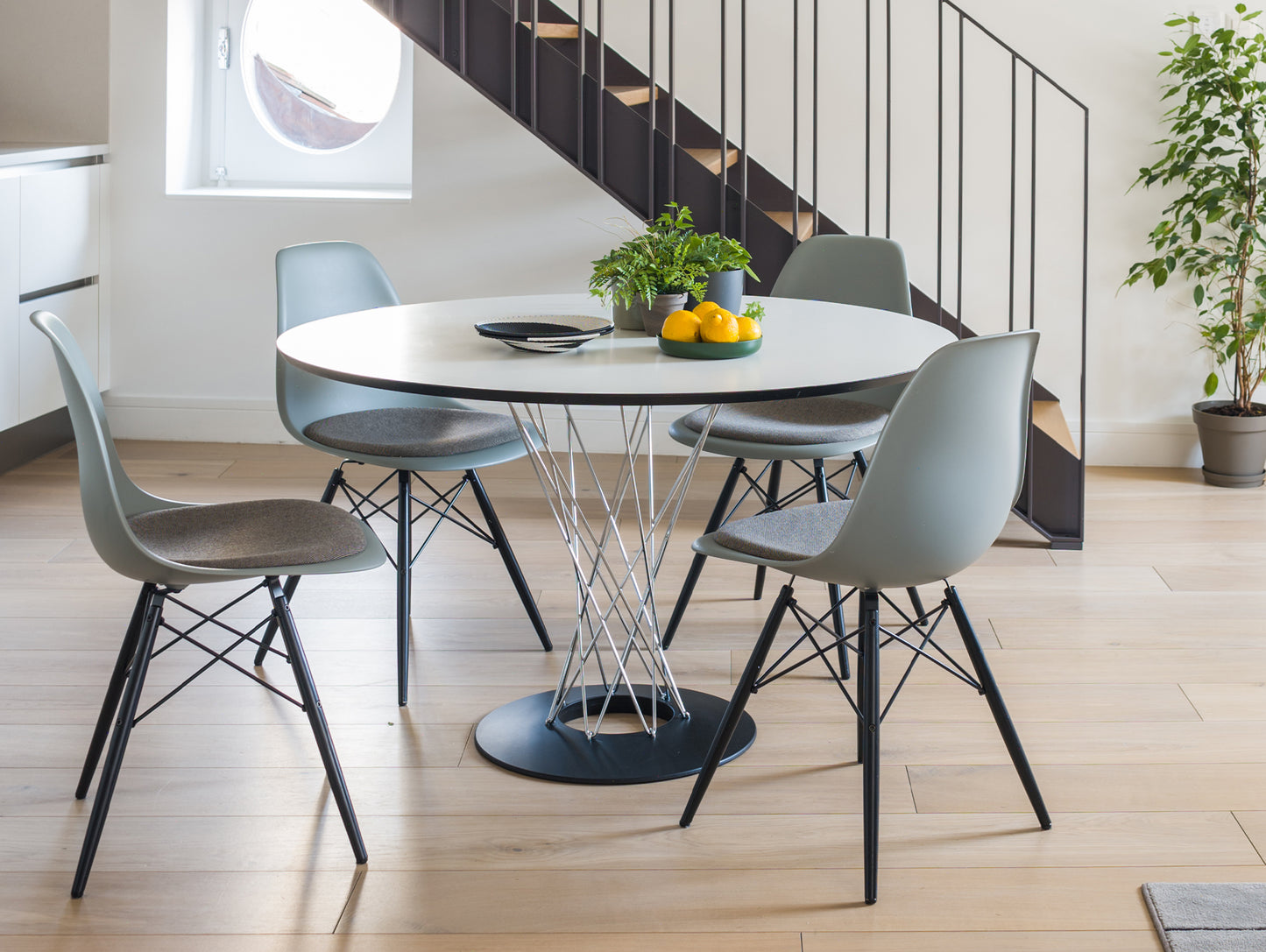 Noguchi Dining Table by Vitra - Diameter: 121 cm