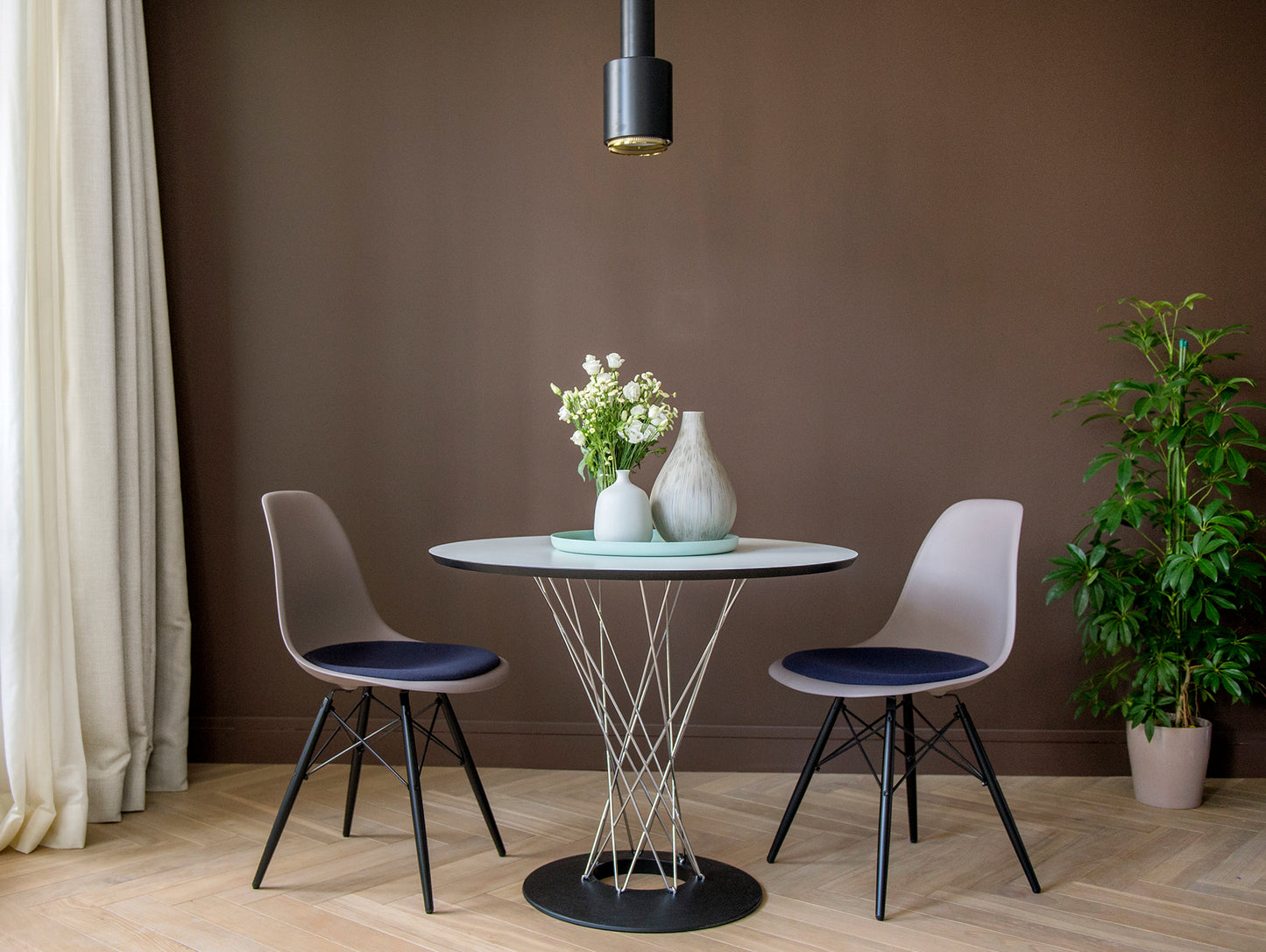 Noguchi Dining Table by Vitra - Diameter: 90 cm