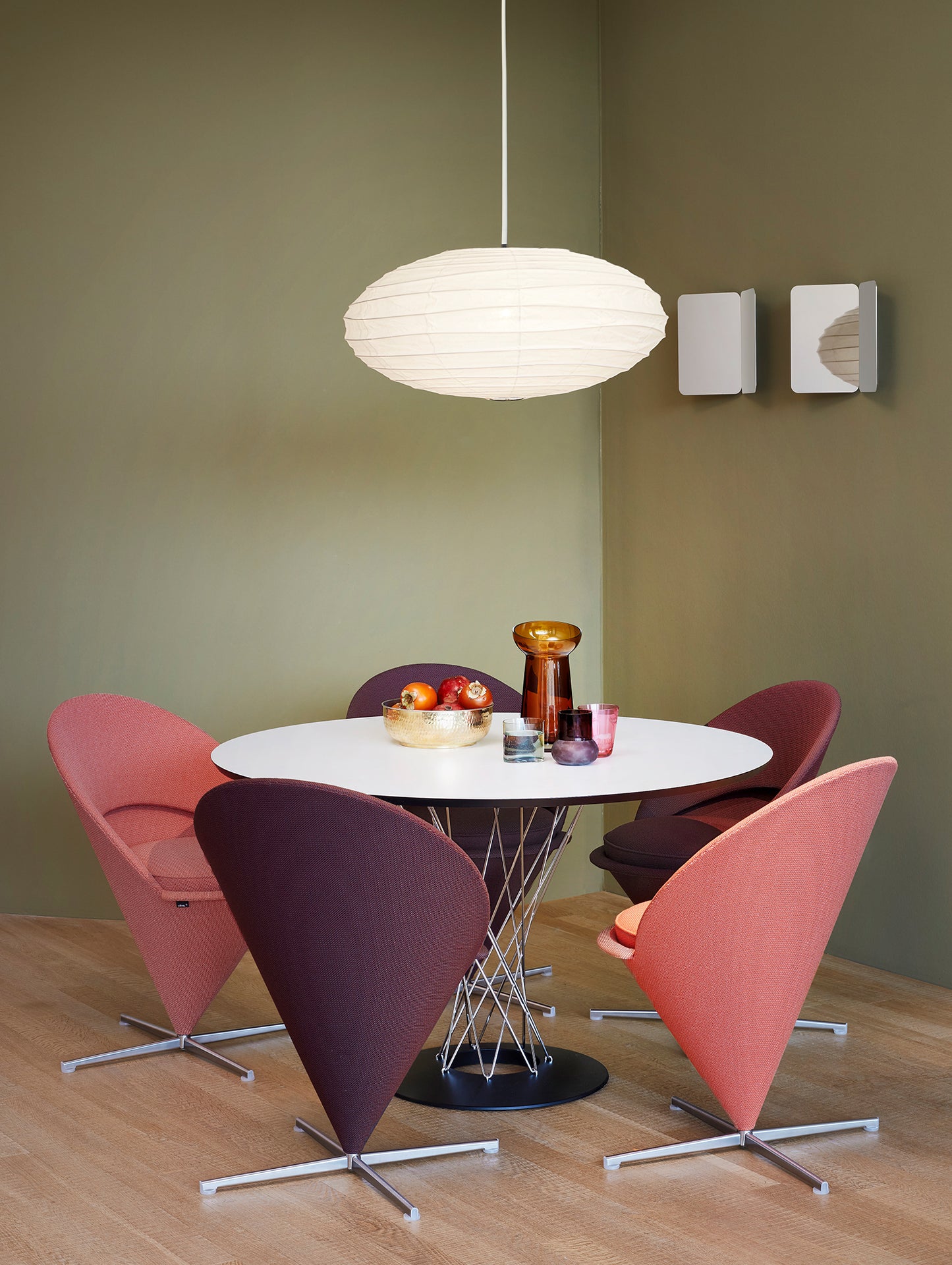 Noguchi Dining Table by Vitra - Diameter: 121 cm